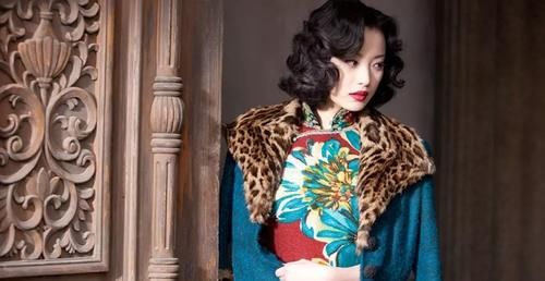 倪妮低胸礼服现身，一张高级脸秒杀众星，娱乐圈中谁能比美