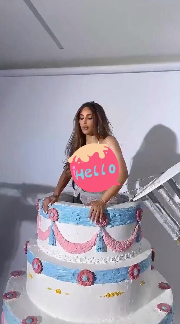 迎接40岁生日，金·卡戴珊网上频频晒美照，还钻进大蛋糕里