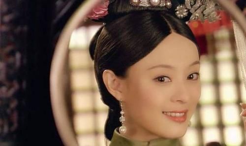古装美人照镜子盘点，佟丽娅好似镜中仙，迪丽热巴不愧是盛世美颜