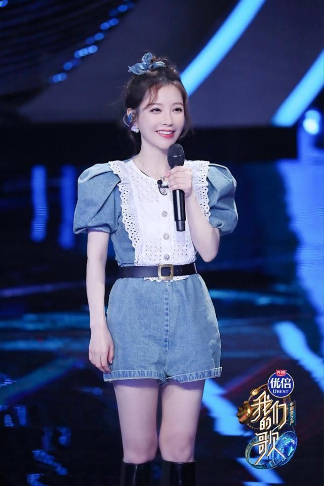 暖心爸爸钟镇涛为 quot;女儿 quot;冯提莫打call，网友：现场绝美，神仙组合