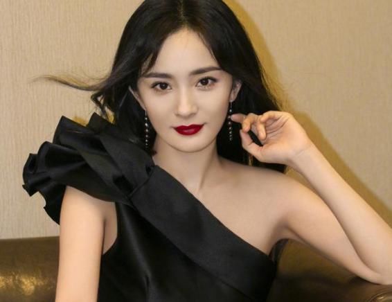 又变了?杨幂颜值回春,脸型却被吐槽像嫩牛五方