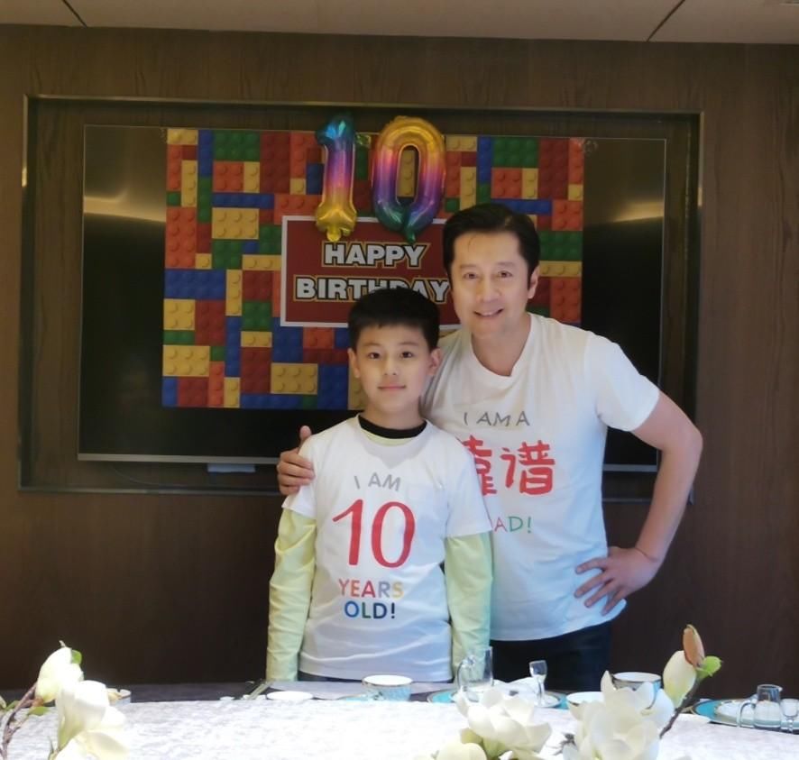 蔡国庆:我和妻子托起白发父母的晚年,弟弟娶了个俄罗斯老婆 - 360娱乐,你开心就好